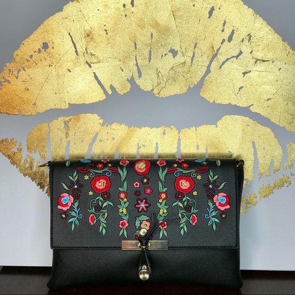 Francesca's Collections Handbags - Francesca’s Embroidered Black Clutch/Crossbody